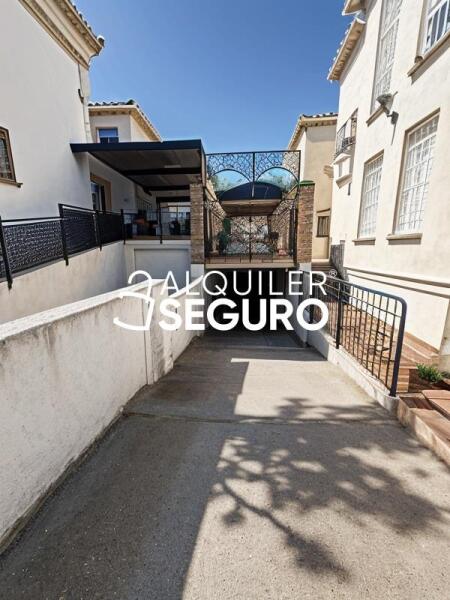 Piso en Calle Los Abetos, PELIGROS GRANADA