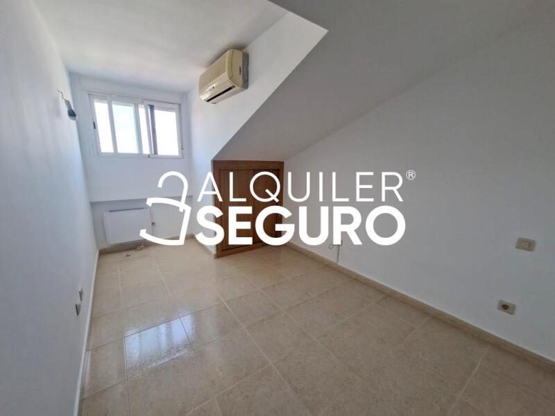 Piso en Calle Doña Juana, SEVILLA LA NUEVA MADRID