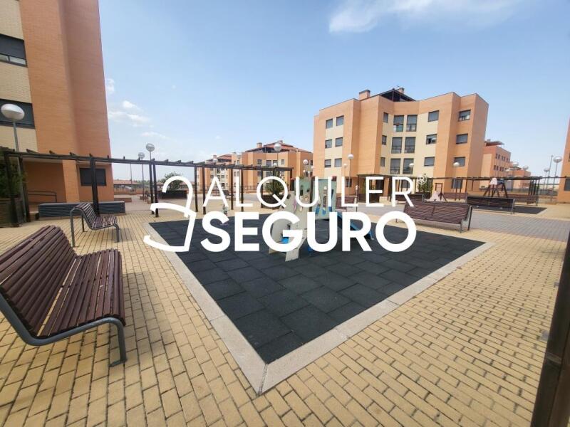 Piso en Calle Del Pino Negro, NAVALCARNERO MADRID
