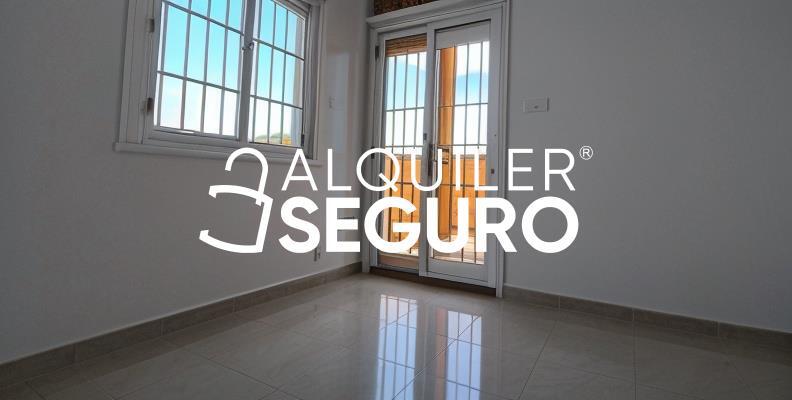 Piso en Calle Matrona Rosario Ramos , SALTERAS SEVILLA